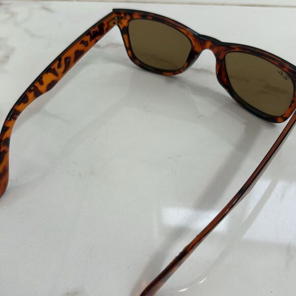 Ray-Ban Brown Classic Sunglasses Timeless Design RB 2140 - Wayfarer Tortoise - Picture 3 of 4